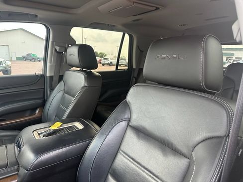 Used 2019 GMC Yukon Denali w/ Denali Ultimate Package AWD/4WD image 3