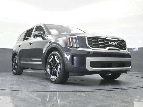Used 2025 Kia Telluride S FWD image 65