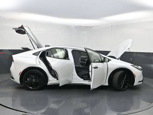 Used 2026 Toyota Prius FWD image 37