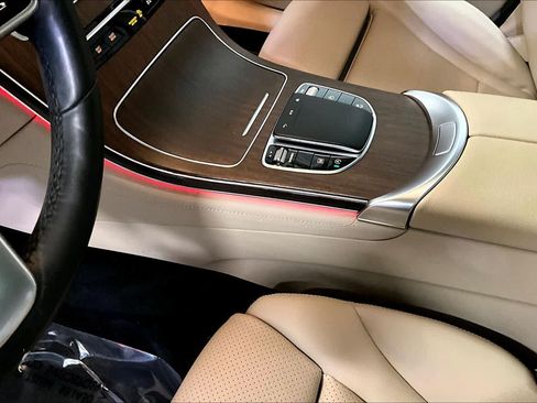 Used 2020 Mercedes-Benz GLC 300 4MATIC image 17