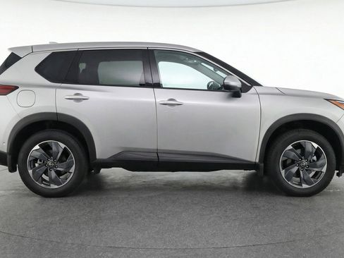Used 2025 Nissan Rogue SV AWD/4WD image 11