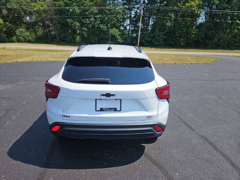 Used 2024 Chevrolet Trax RS w/ Sunroof Package FWD image 6