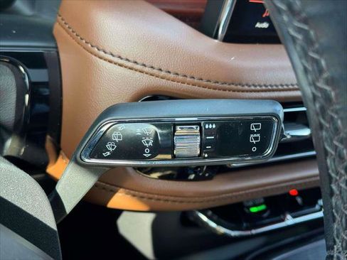 Used 2023 Lincoln Nautilus Reserve AWD/4WD image 24