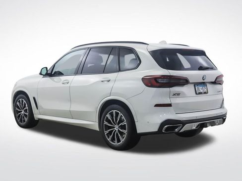 Used 2022 BMW X5 xDrive40i w/ M Sport Package AWD/4WD image 3