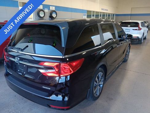 Used 2024 Honda Odyssey Touring image 3