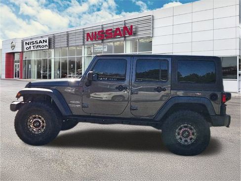 Used 2018 Jeep Wrangler Unlimited Sport w/ Connectivity Group image 4