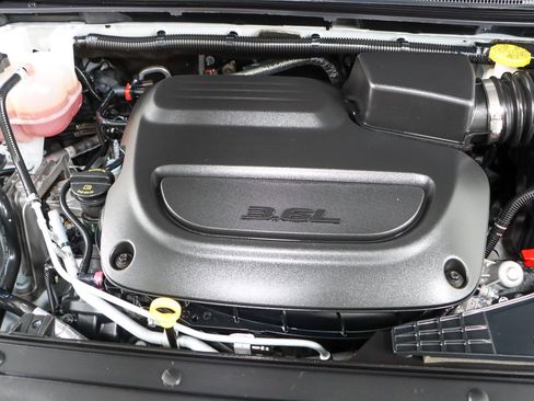Used 2023 Chrysler Pacifica Touring-L FWD image 31