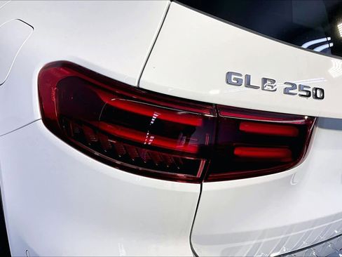 New 2026 Mercedes-Benz GLB 250 4MATIC image 5