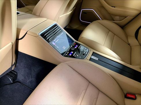 Used 2023 Porsche Panamera 4 Platinum Edition AWD/4WD image 21