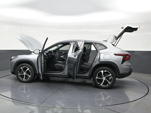 Used 2024 Chevrolet Trax RS w/ Sunroof Package FWD image 30