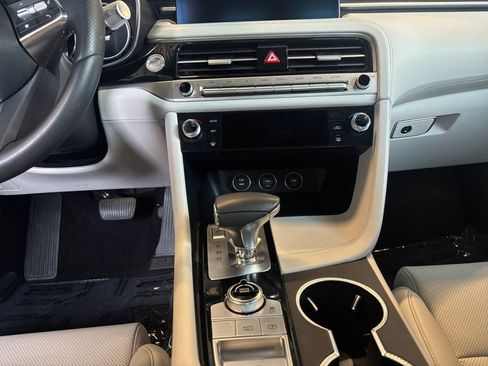 Used 2025 Genesis G70 2.5T RWD image 11