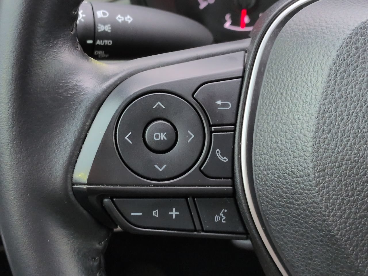 Used 2022 Toyota Corolla Cross LE w/ Moonroof Package FWD image 23