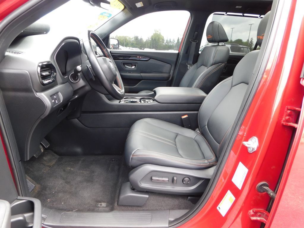Used 2023 Honda Pilot TrailSport image 13