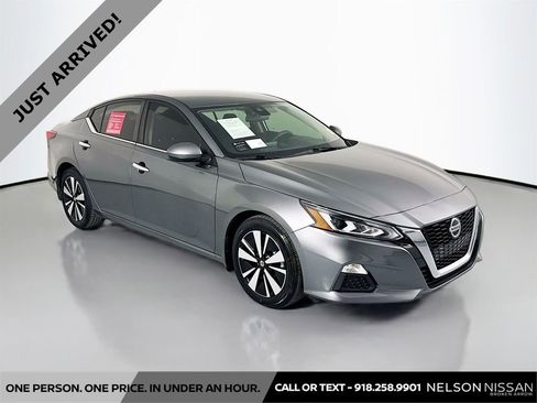 Certified 2022 Nissan Altima 2.5 SV image 3