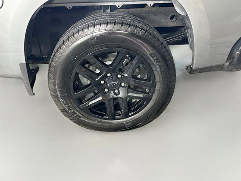 Used 2025 Chevrolet Silverado 1500 Custom image 11