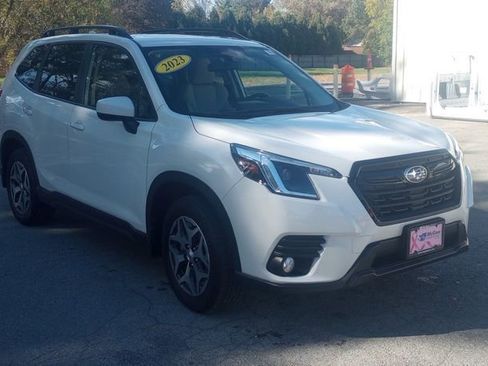 Used 2023 Subaru Forester Premium image 1