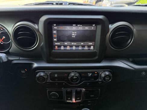 Used 2019 Jeep Wrangler Sport AWD/4WD image 22