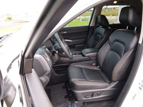 Certified 2025 Nissan Pathfinder SL FWD image 9