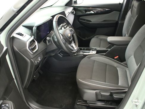 Certified 2025 Chevrolet TrailBlazer LT w/ LT Cold Weather Package FWD image 24