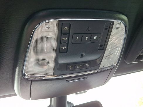 Used 2019 Jeep Grand Cherokee Laredo image 30