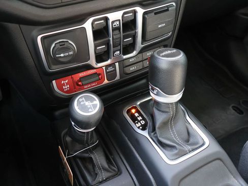 Used 2024 Jeep Gladiator Sport AWD/4WD image 12