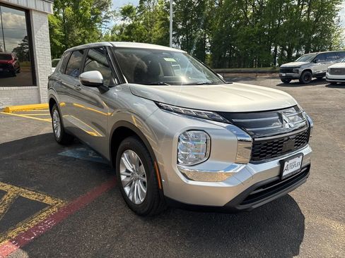 New 2026 Mitsubishi Outlander ES FWD image 4