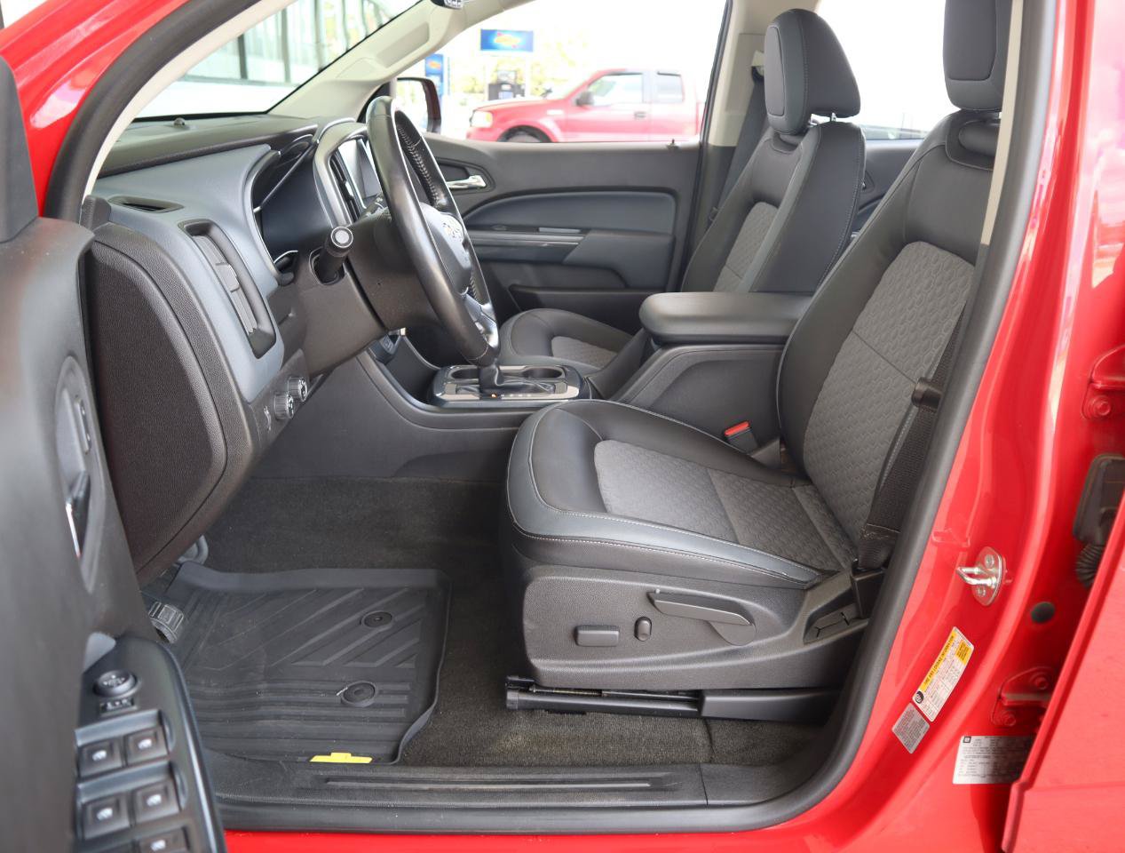 Used 2015 Chevrolet Colorado Z71 AWD/4WD image 13
