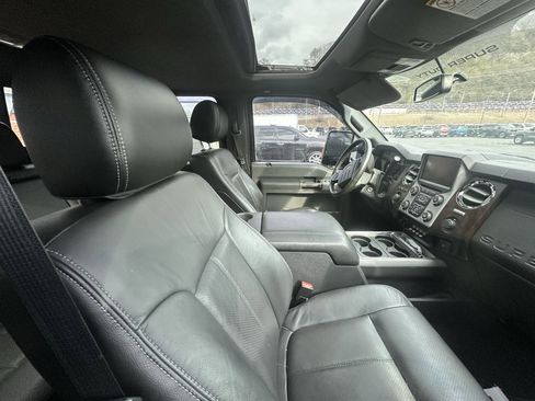 Used 2015 Ford F250 Lariat w/ Lariat Ultimate Package image 10