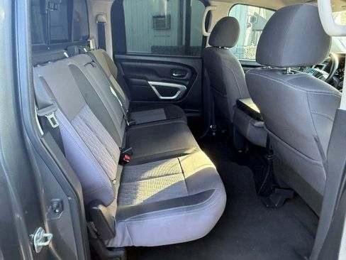 Used 2021 Nissan Titan SV image 14