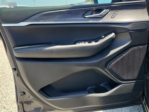 New 2025 Jeep Grand Cherokee L Limited w/ Luxury Tech Group II image 19