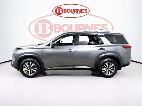 Used 2024 Nissan Pathfinder SL w/ Black Appearance Package AWD/4WD image 7