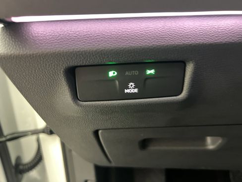 New 2025 Volkswagen Tiguan SE image 17