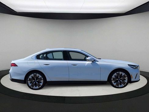 Used 2025 BMW i5 xDrive40 w/ Premium Package AWD/4WD image 9