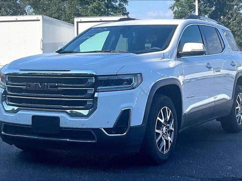 Used 2023 GMC Acadia SLT AWD/4WD image 2