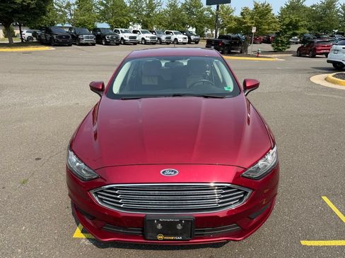 Used 2018 Ford Fusion SE FWD image 2