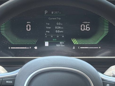 Used 2026 Kia Carnival FWD image 43