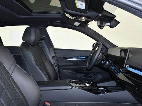 Used 2025 BMW i5 eDrive40i image 27