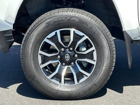 Certified 2020 Toyota Tacoma TRD Sport w/ Technology Package AWD/4WD image 30
