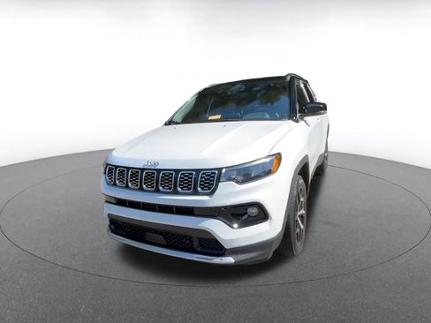 Used 2025 Jeep Compass Limited image 7