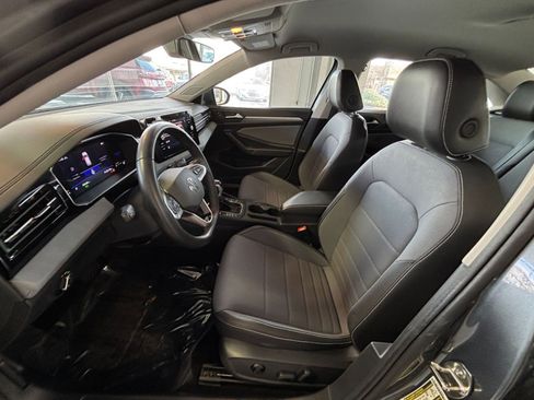 Used 2025 Volkswagen Jetta SE image 31