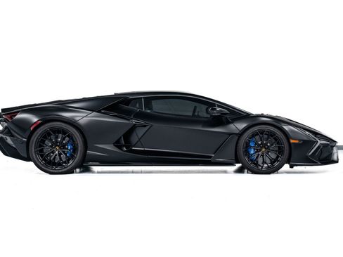 Used 2025 Lamborghini Revuelto image 9