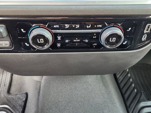 Used 2025 Chevrolet Silverado 1500 LT AWD/4WD image 18