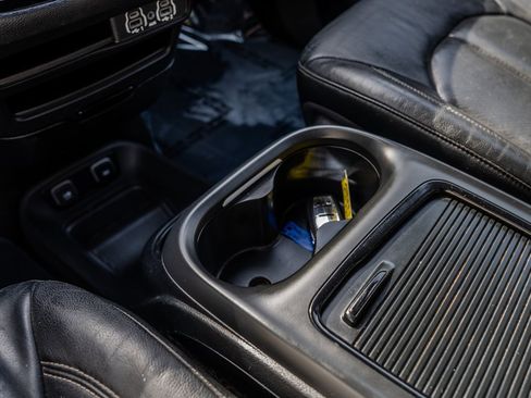 Used 2021 Chrysler Pacifica Touring-L w/ Premium & Safety Sphere Group image 19