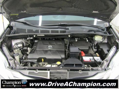 Used 2015 Toyota Sienna L image 40