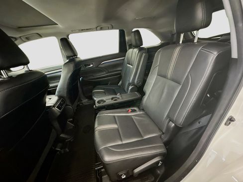 Used 2018 Toyota Highlander SE AWD/4WD image 30