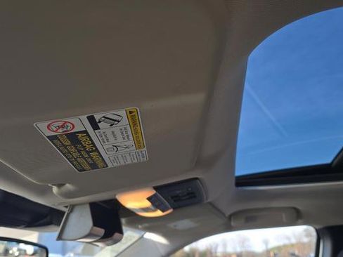 Used 2023 Mitsubishi Outlander SE image 17