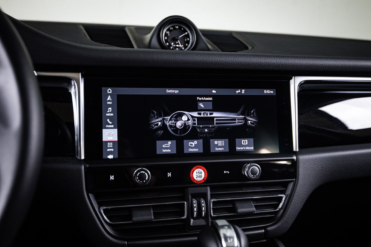 Certified 2026 Porsche Macan AWD/4WD image 18