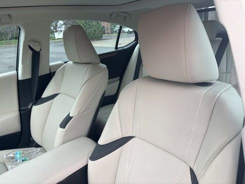Used 2025 Lexus ES 350 Luxury image 4