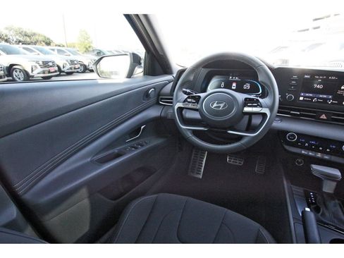 Certified 2025 Hyundai Elantra Sport FWD image 9