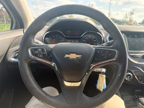 Used 2017 Chevrolet Cruze LT FWD image 34
